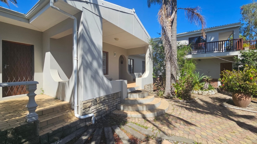 5 Bedroom Property for Sale in Denver Park Western Cape